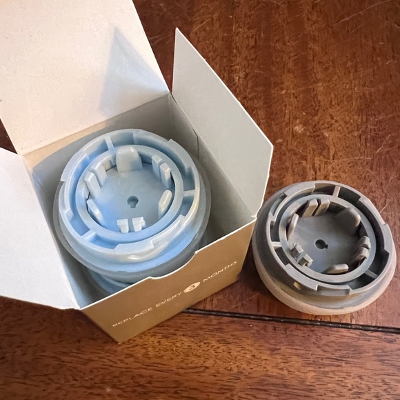 Authentic Clarisonic DELICATE SKIN Brush Head Replacement 2 PACK Plus ONE Extra - Picture 4 of 5